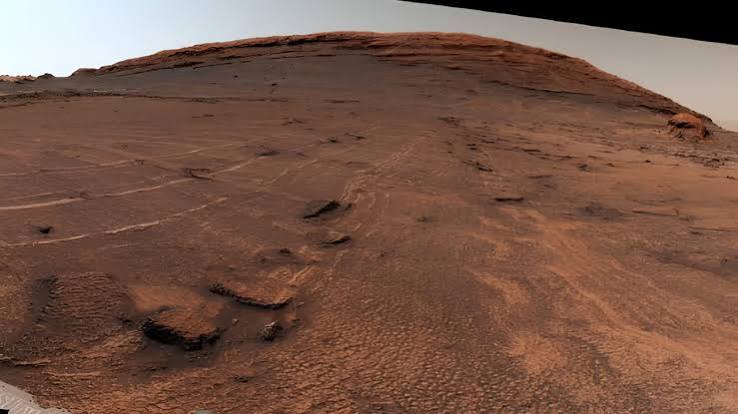 Mars Curiosity rover cracked ground polygons